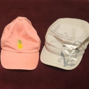 Set of 2 caps 😎  🧢